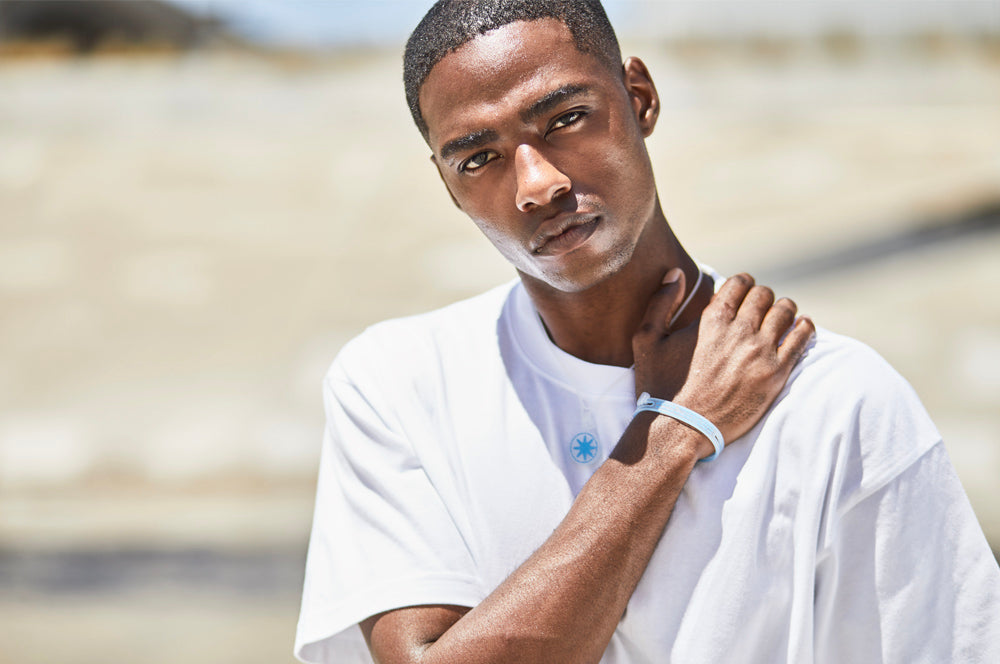 おしゃれも楽しめて首や肩のコリも改善!磁気ネックレスとは