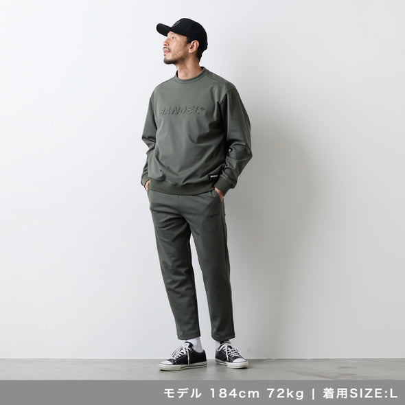 【10月下旬発売予約】エンボスロゴ クルーネック